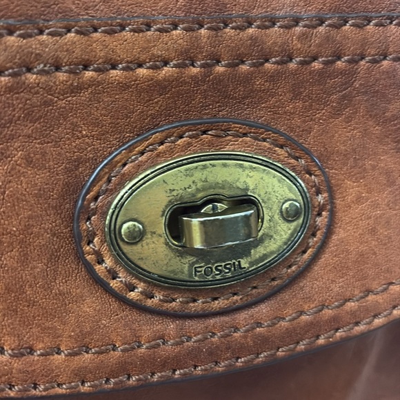 Fossil Brown Leather Crossbody Bag - great condition - adjustable straps - Picture 3 of 8